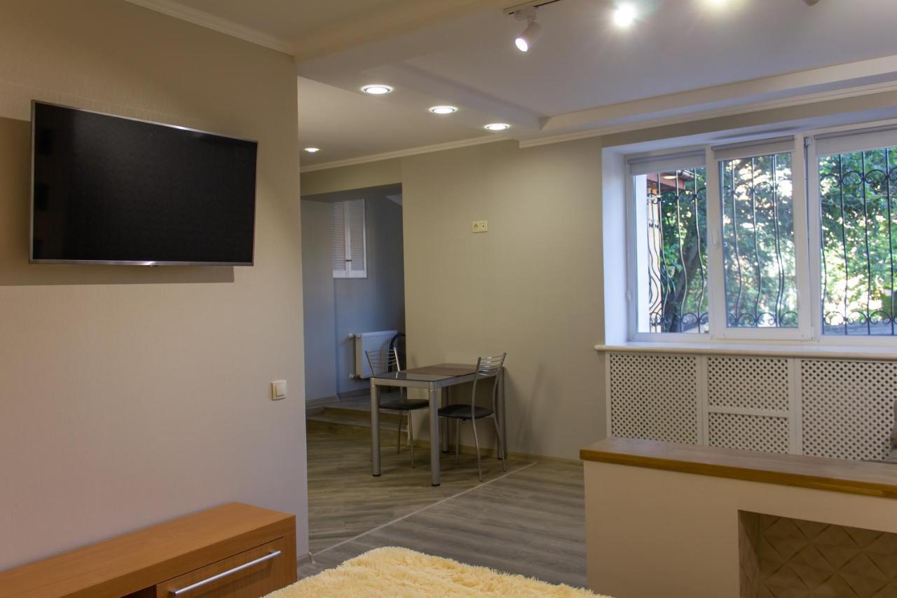 Уютная Vip-Студия В Центре. Vinnytsia Bagian luar foto