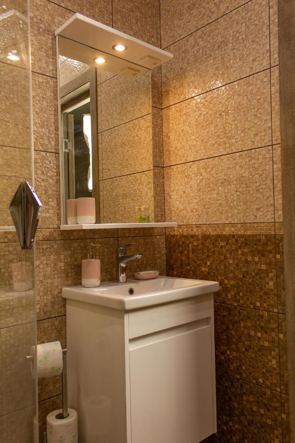 Уютная Vip-Студия В Центре. Vinnytsia Bagian luar foto